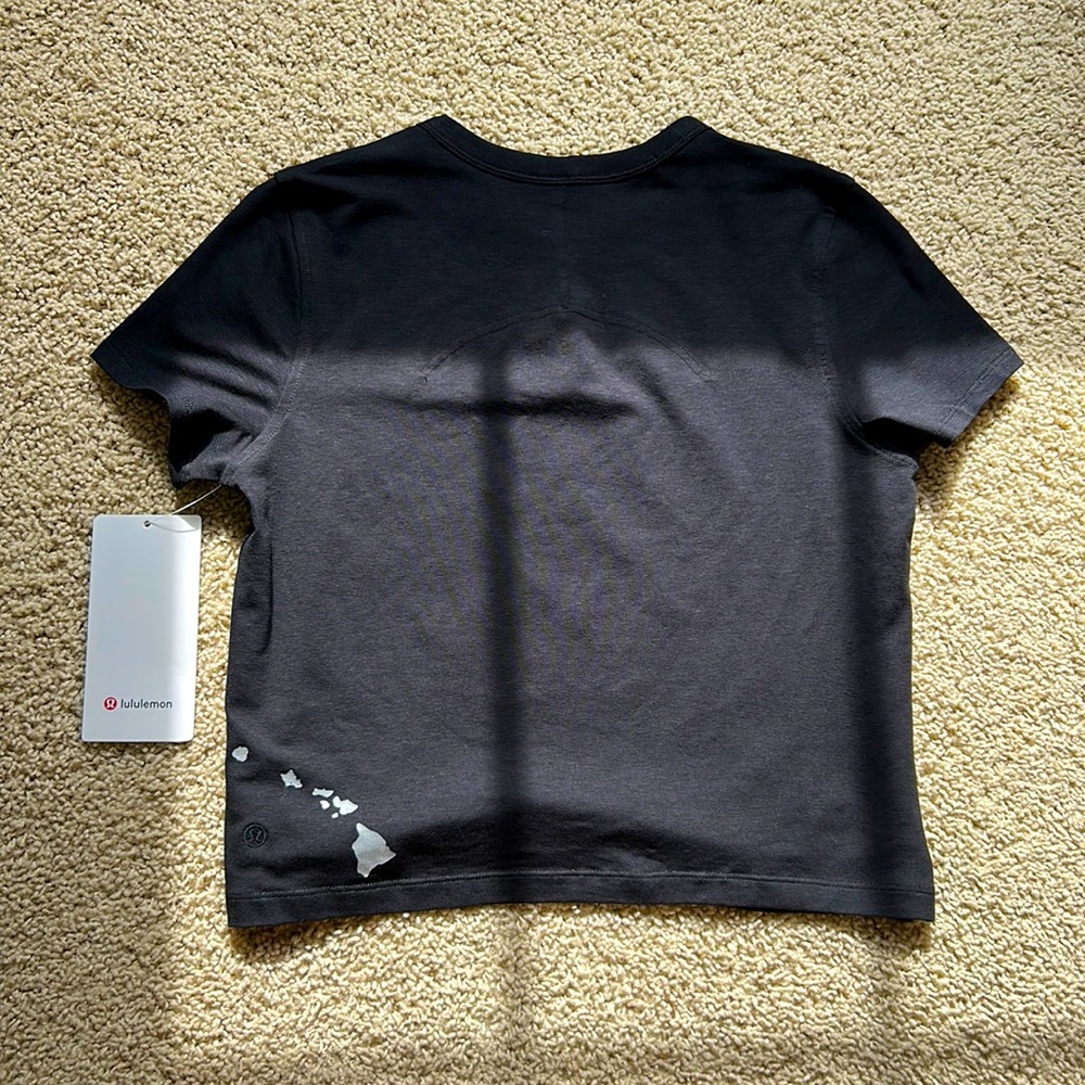 Lululemon classic fit cotton blend tee size 2